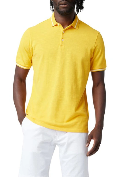 Good Man Brand Match Point Tipped Slub Short Sleeve Polo In Gold Fusion