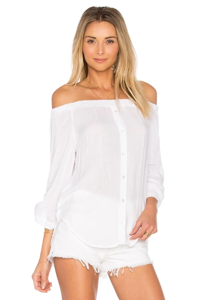 Bella Dahl Off-the-shoulder Shirt In White