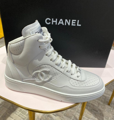 Fashion Concierge Vip Chanel In White