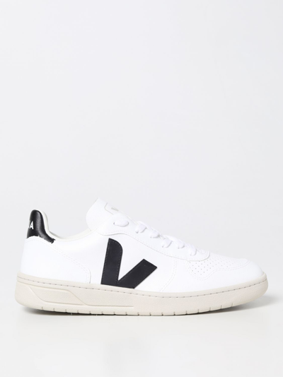 Veja Trainers  Men In White