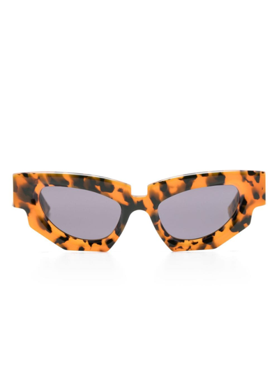 Kuboraum Cat-eye Frame Sunglasses In Braun