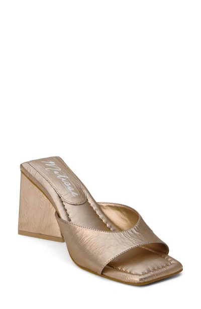 Matisse Regan Slide Sandal In Champagne