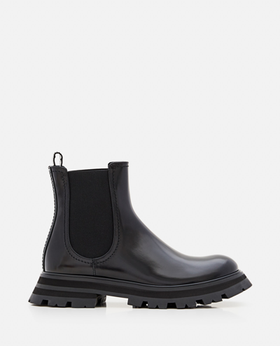 Alexander Mcqueen 45mm Chelsea Patent Leather Boots In Black