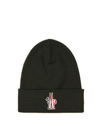 Moncler Grenoble Logo Patch Beanie In Green