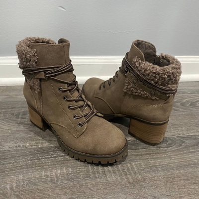 Very G Olivia Boots In Taupe In Brown