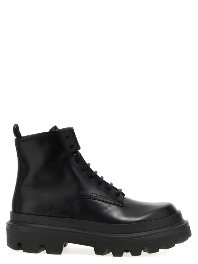 Bulky black shop boots