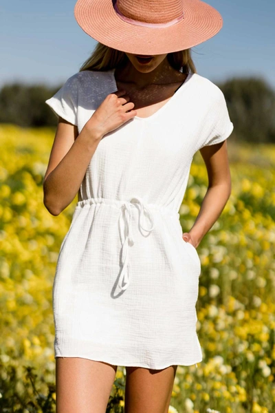 Velvet Heart Short Sleeve V-neck Textured Dress In White