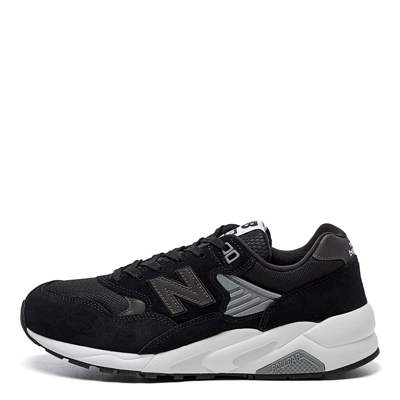 New Balance Mt580 Trainers In Black