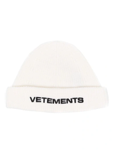 Vetements Logo刺绣罗纹针织套头帽 In White