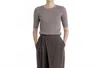 7115 By Szeki Ribbed Short Sleeve Top In Pepper In Gray