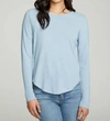 CHASER LONG SLEEVE CREW NECK SHIRTTAIL TEE IN OCEAN VIEW