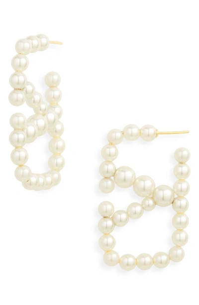 Valentino Garavani Vlogo Imitation Pearl Drop Earrings In 0o3 Oro 18/ Cream