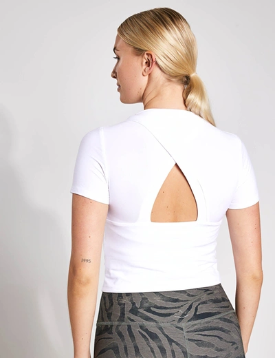 Beyond Yoga Featherweight Peekaboo Cropped Tee In White