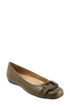 Trotters Sizzle Signature Flat In Olive