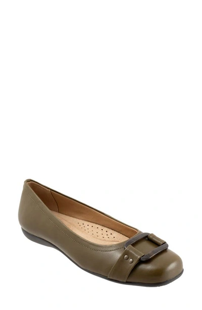Trotters Sizzle Signature Flat In Olive
