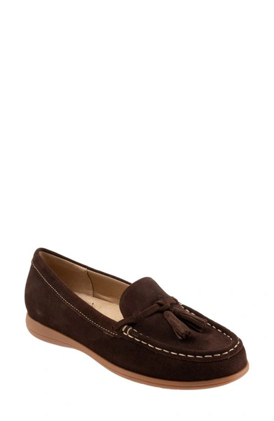 Trotters Dawson Tassel Loafer In Dark Brown Suede