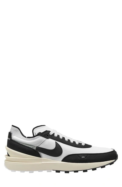 Nike Waffle One Se Sneaker In Lt Silver/white/black