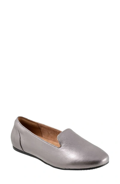 Softwalk Shelby Flat In Pewter