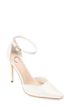 Journee Collection Miriem Pump In Off White