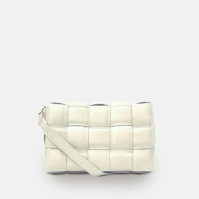 Apatchy London Ecru Padded Woven Leather Crossbody Bag With Gold Chain Strap In White