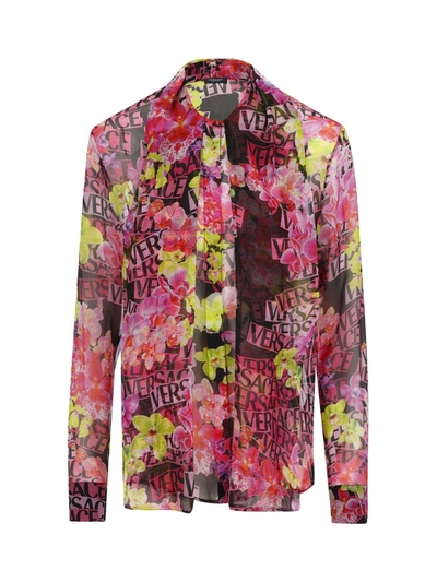 Versace Allover Floral Printed Long Sleeved Shirt In Black/pink