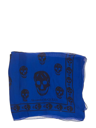 Alexander Mcqueen Skull Printed Finished Edges Scarf In Blue