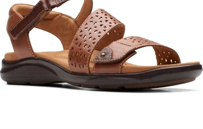 CLARKS KITLY WAY LEATHER SANDAL IN TAN