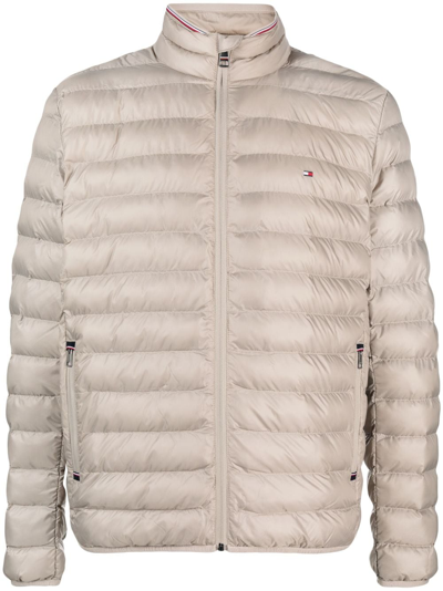 Tommy Hilfiger Logo-patch Zipped Puffer Jacket In Neutrals
