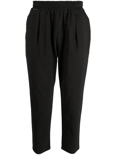 Family First Cropped Tapered Trousers In Schwarz