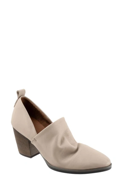 Bueno Kesia Block Heel Pump In Light Grey