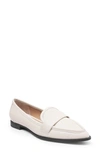 ME TOO ALYZA LEATHER LOAFER