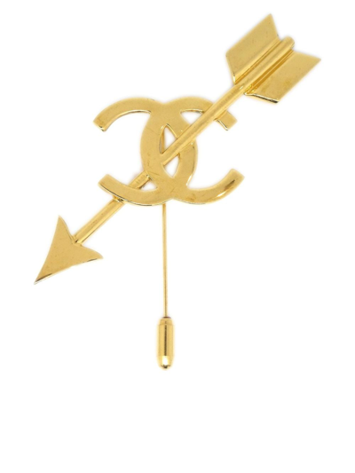 Pre-owned Chanel 1993 Cc Arrow-motif Brooch In Gold