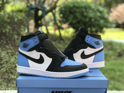 Pre-owned Jordan Nike Air  Retro 1 High Og Unc Toe University Blue Dz5485-400 Men & Gs