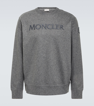Moncler Logo刺绣平纹针织抓绒卫衣 In Grey