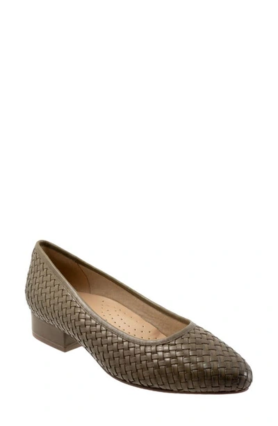 Trotters Jade Woven Pointed Toe Shoe In Olive