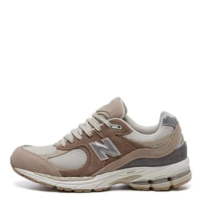 new balance 2002r trainers driftwood black