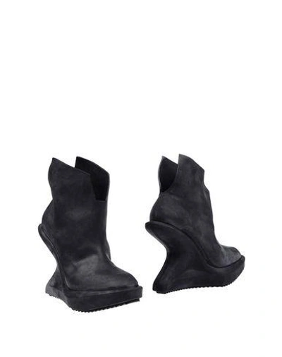 Cinzia Araia Ankle Boot In Black