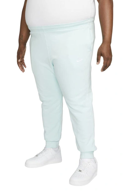 Nike Club Pocket Fleece Joggers In Jade Ice/ White