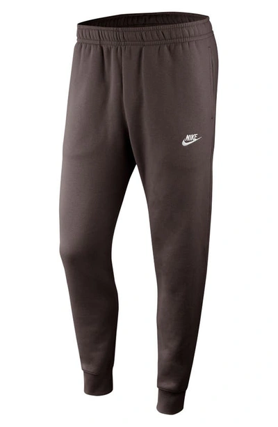 Nike Men's  Sportswear Club Fleece Jogger Pants In Brown