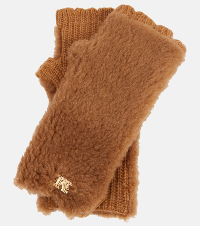 Max Mara Manny Fingerless Teddy Gloves In Brown