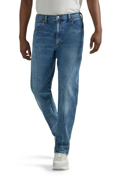 Wrangler Relaxed Tapered Jeans In Gitty Up Blue