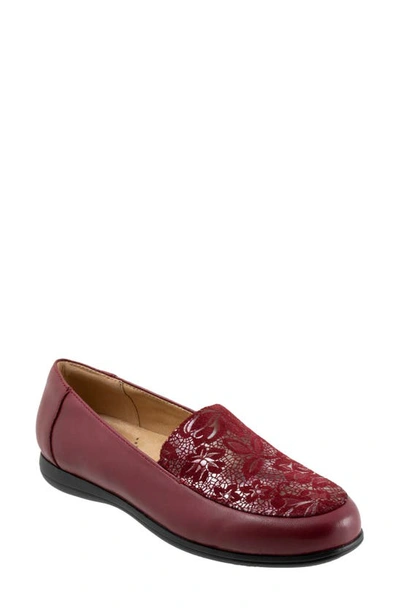 Trotters Deanna Flat In Sangria Flor