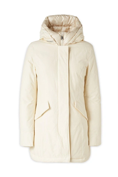 Woolrich Arctic Parka Coat In Mkc Milky Cream