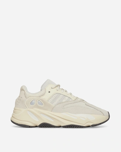 Yeezy Boost 700 Sneakers Analog In Multicolor