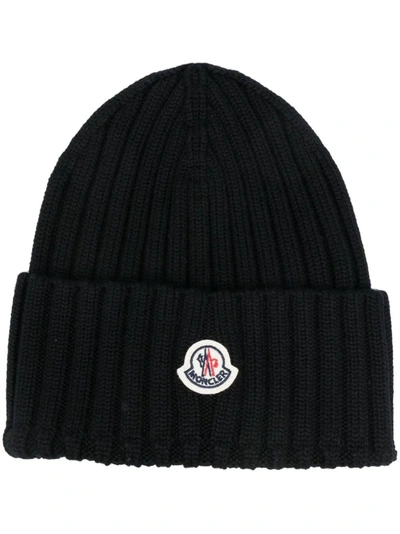 Moncler Logo Patch Beanie Hat In Black