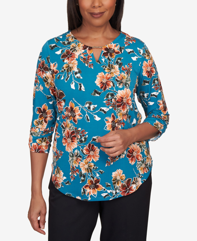 Alfred Dunner Petite Classics Tossed Floral Shirttail Hem Top In Teal