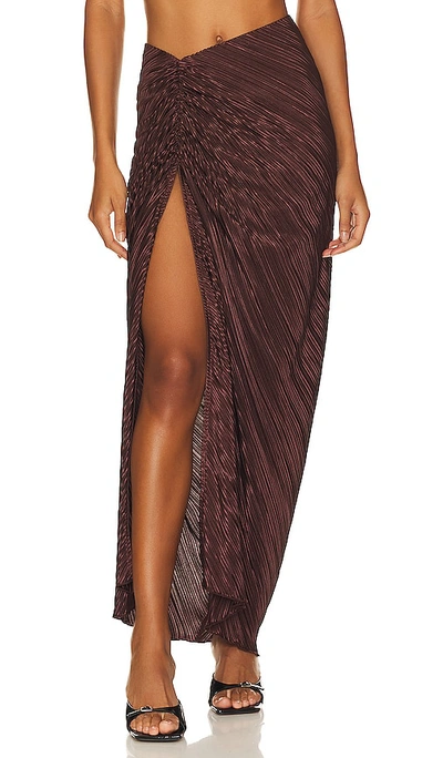 Good American Pleated Maxi Skirt In Brown