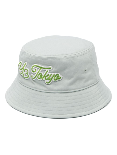 Y-3 Logo-embroidered Bucket Hat In Grün