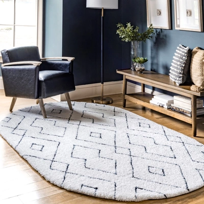 Nuloom Hand Tufted Beaulah Shaggy Area Rug In White