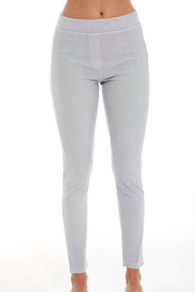 French Kyss Low Rise Capri In Lightgray In White